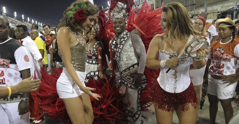 Admiração de Sophie com o samba de Viviane Araújo
