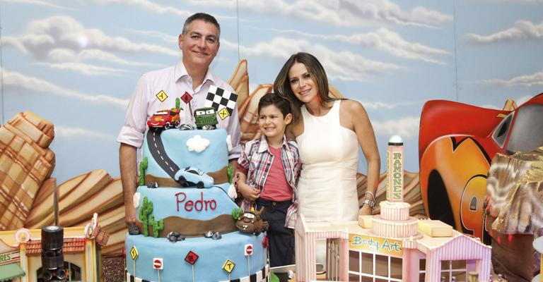 A alegria de Gigi Monteiro no aniversário do filho Pedro