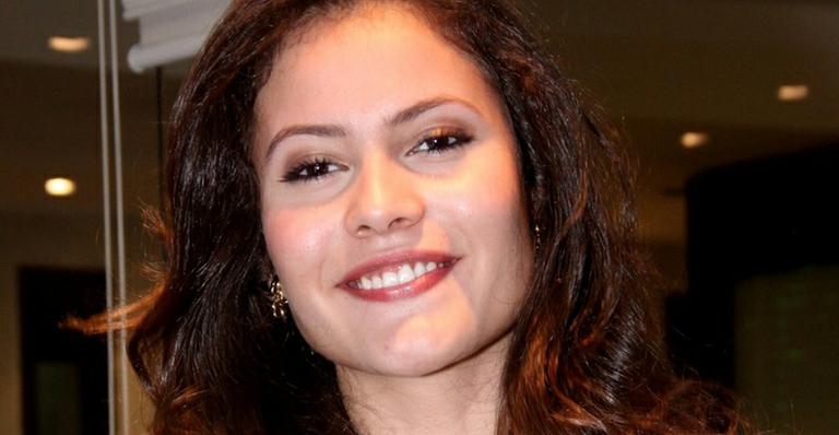 Fina Estampa: Deborah vai virar celebridade após levar fora de Quinzé