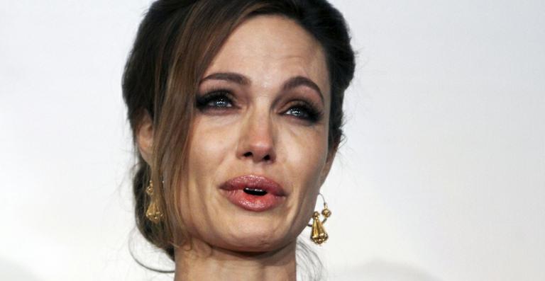 Angelina Jolie leva drama de guerra a Bósnia e chora em pré-estreia