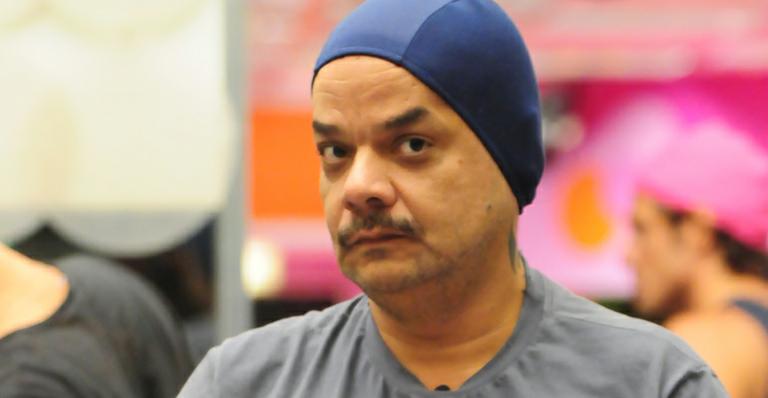 ‘Estou há 40 dias sem beijar’, diz João Carvalho
