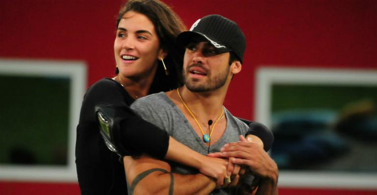 No ‘BBB12’, Yuri chora ao se declarar para Laisa no ‘Quarto Selva’