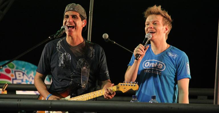 Michel Teló e Durval Lelys abrem carnaval de Salvador