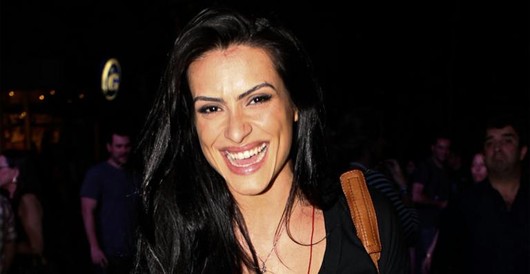 Cleo Pires desfila em escola de samba mirim: ‘mas é puramente por idealismo’