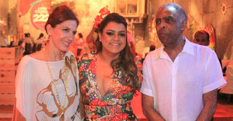 Preta e Gilberto Gil agitam camarote em Salvador