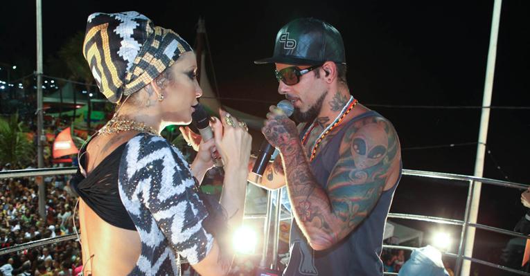 Grávida, Claudia Leitte agita 2º dia do carnaval baiano
