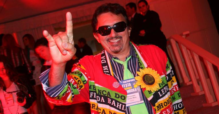 Falcão dá conselho para o carnaval: ‘As pessoas têm que soltar a franga’