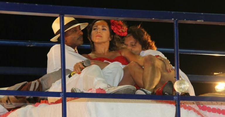 Daniela Mercury encena ‘Dona Flor’ sobre seu trio na Bahia