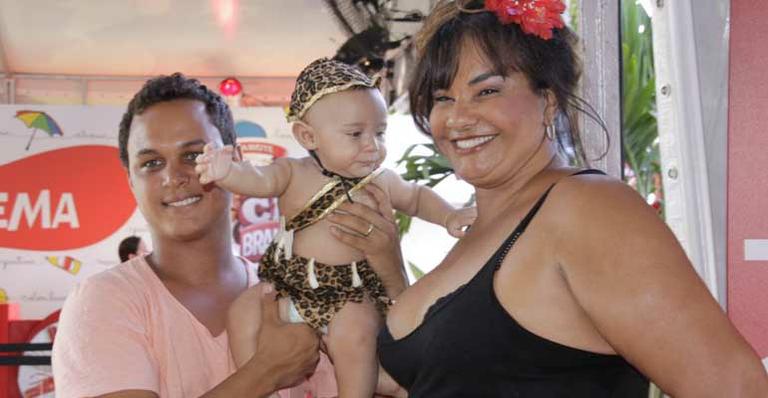 O 1º carnaval de Solange Couto com o filho caçula, Benjamin