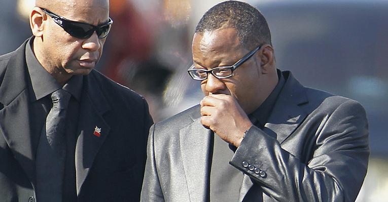 Bobby Brown é expulso do funeral da ex Whitney Houston