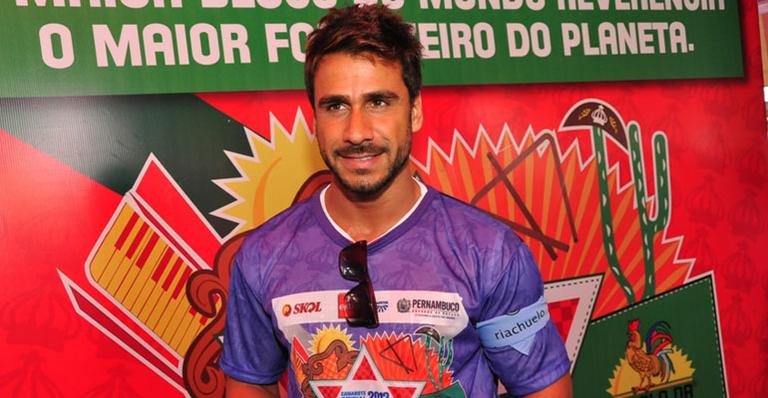 Julio Rocha vai direto das gravações para a folia de Recife