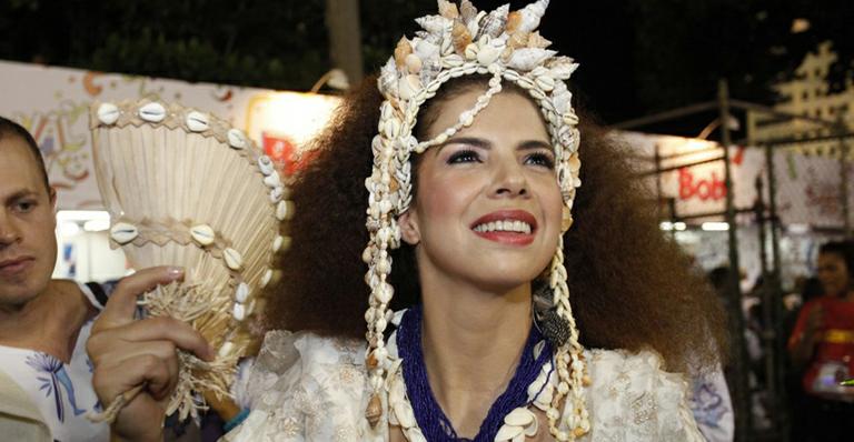 Vanessa da Mata vive Clara Nunes em desfile no Rio