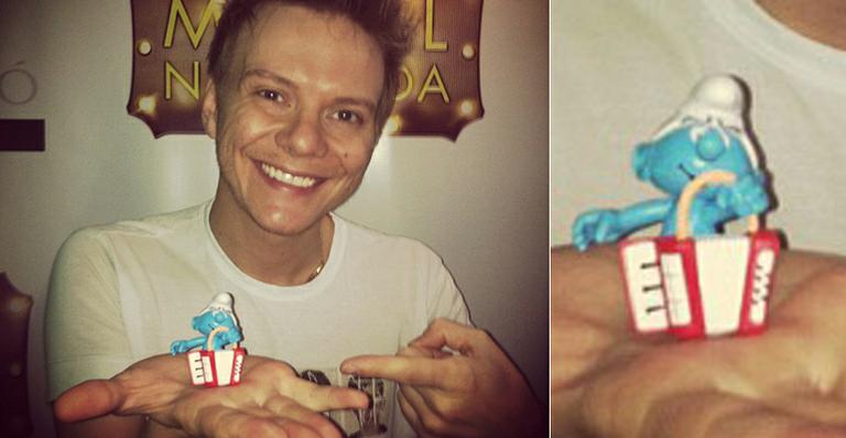 Michel Teló ganha smurf gaiteiro