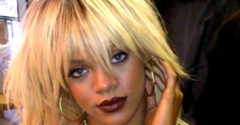Rihanna agradece mensagem de feliz aniversário deixada por Chris Brown