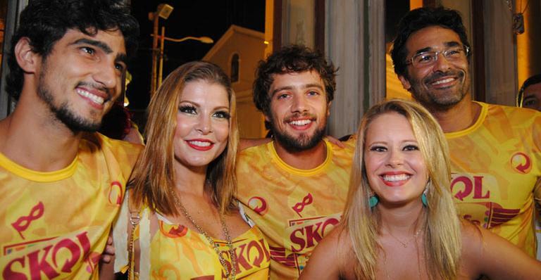 Time de famosos agita folia de Recife no domingo de carnaval