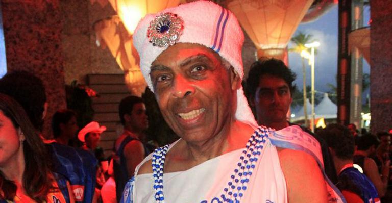 Gilberto Gil se transforma em Gandhy no carnaval de Salvador