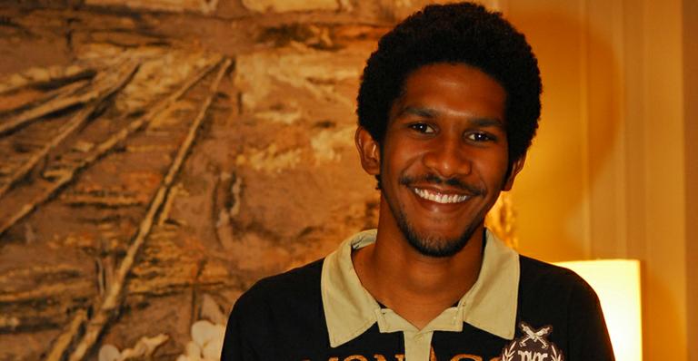 Curtindo o carnaval de Salvador, André Luiz Miranda afirma que não beijou ninguém durante a folia