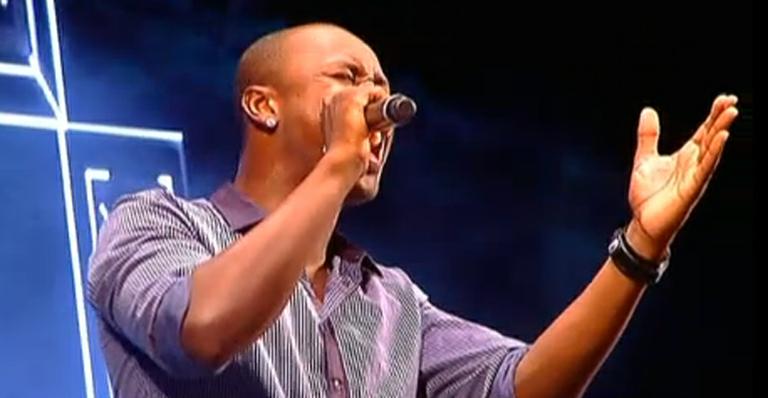 Exaltasamba faz em SC o penúltimo show da carreira e Thiaguinho chora emocionado