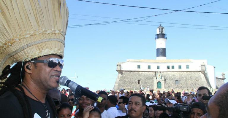 Carlinhos Brown comanda Arrastão em Salvador