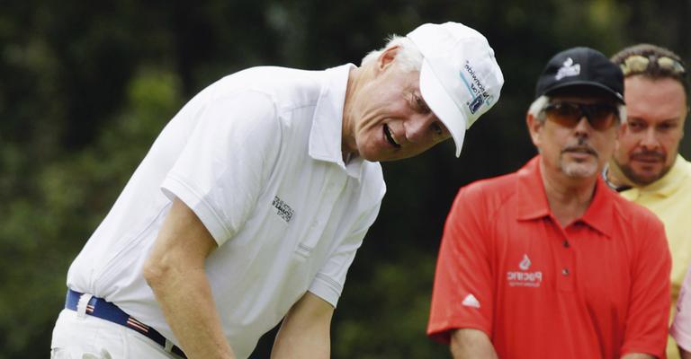 Bill Clinton faz bonito em jogo de golfe