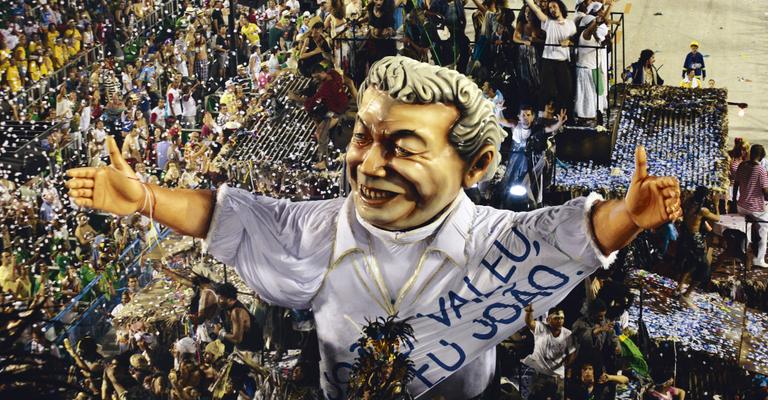 Joãosinho Trinta abençoa o carnaval