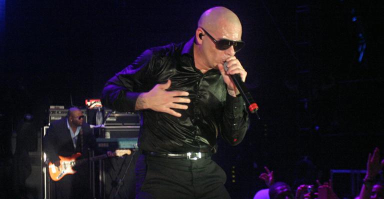 Pitbull estreia no carnaval na Bahia e diz que quer conhecer mais a música brasileira