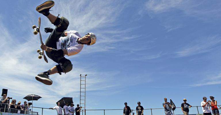 Skatista Bob Burnquist participa de evento em Sydney