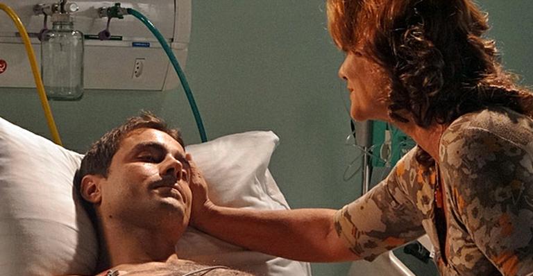 Aquele Beijo: Vicente diz que não está sentindo as pernas