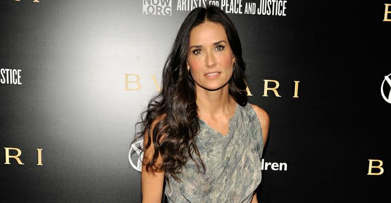 Demi Moore recebe alta de clínica de reabilitação
