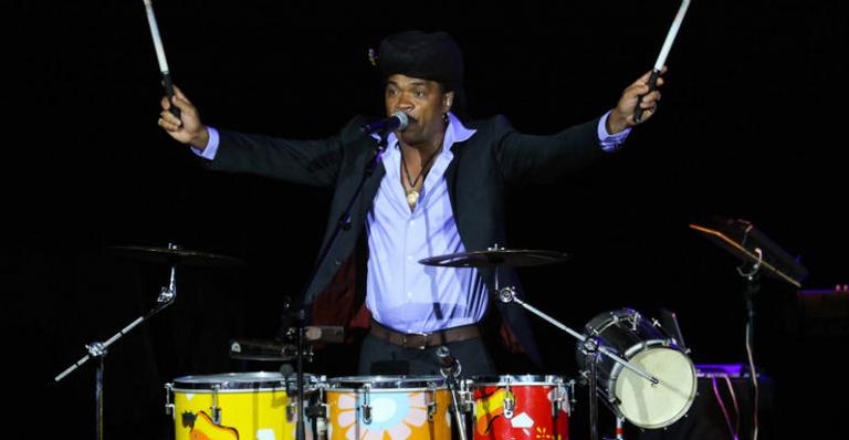 Carlinhos Brown vai usar traje de gala surpresa no Oscar