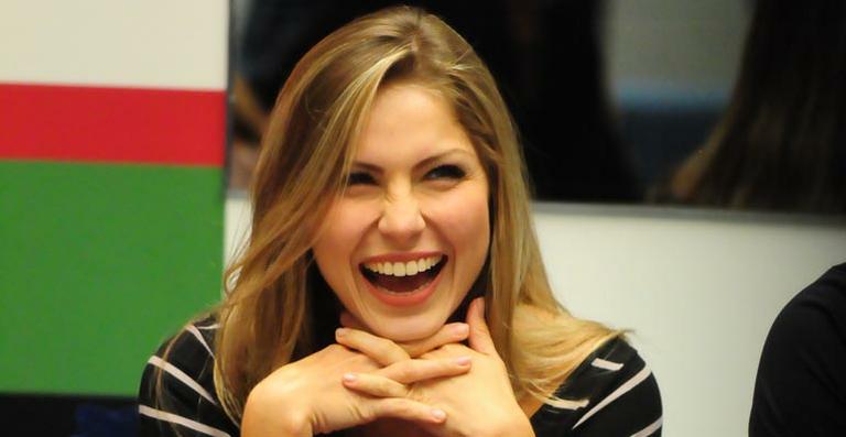 Renata diz que quer investir na carreira e ‘dispensa’ Rafa: ‘Não estamos namorando’