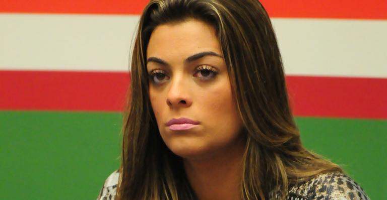 ‘Pareço uma idosa aqui’, diz Monique enquanto se exercita na academia