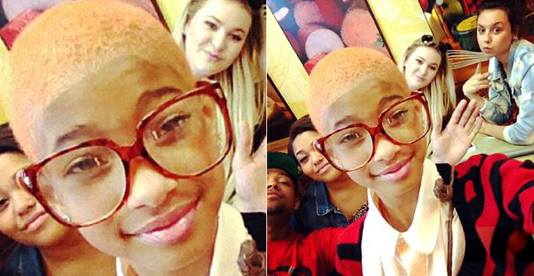 Mudança radical: Willow Smith pinta o cabelo raspado de loiro platinado