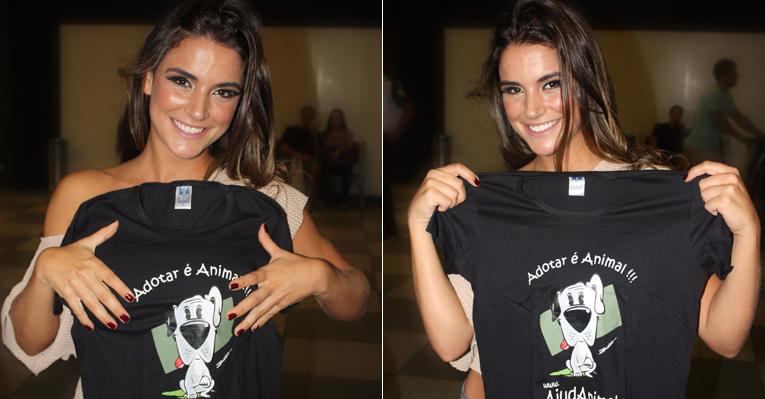 Ex-BBB Laisa posa com camiseta de campanha de adoção de animais