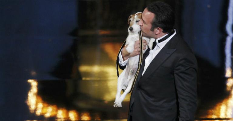 Cão Uggie, de ‘O Artista’, surpreende e vai ao Oscar