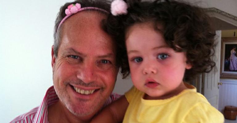 Brincadeira de Jayme Monjardim com a filha Maysa