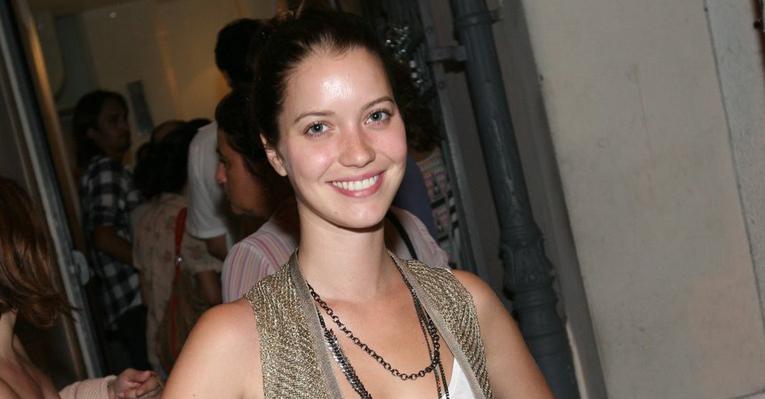 Nathalia Dill confere a estreia do espetáculo ‘O conto de Virginia Woolf – Uma Sociedade’ no Rio