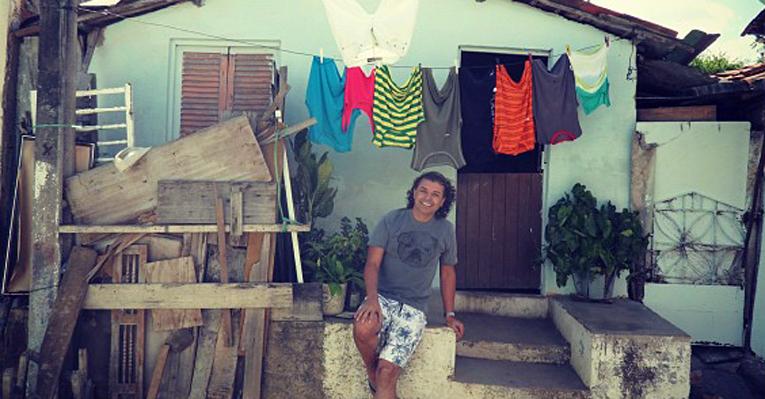 David Brazil mostra antiga casa na Paraíba e revela: ‘Já passei fome’