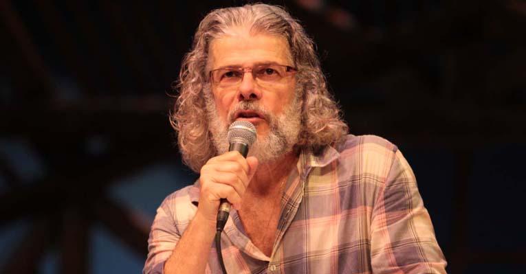 José Mayer apresenta nova peça em São Paulo e revela: ‘É difícil ser galã’