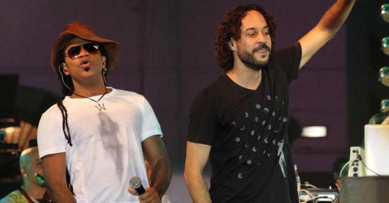 Carlinhos Brown faz a última apresentação do Sarau du Brown em 2012