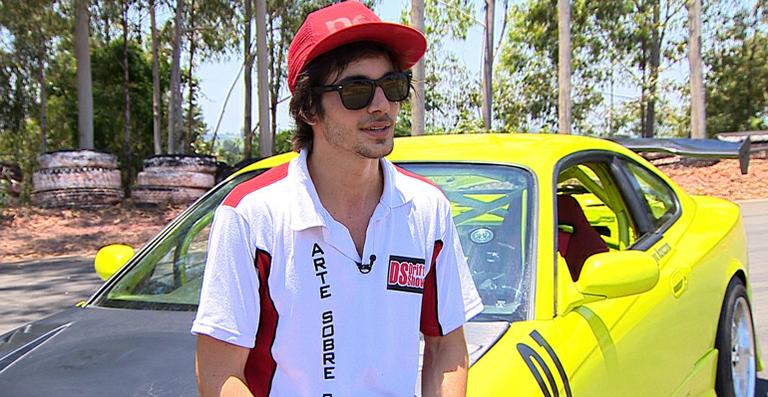 Fiuk mostra habilidade como piloto