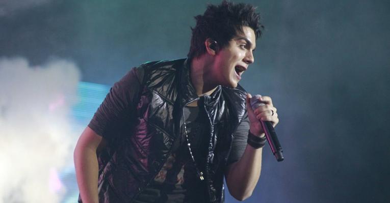 Luan Santana canta seus hits em show no Rio de Janeiro