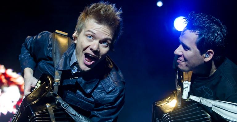 Michel Teló canta em português, espanhol e inglês em show na Espanha