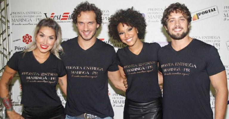 Estrelas levam charme para desfile