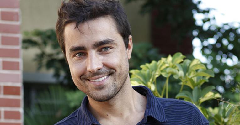 Ricardo Pereira se inspirou em personagem de Tom Cruise para viver paraplégico na TV