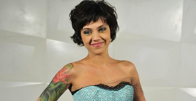 Letícia Persiles volta à TV com o coração apertado por deixar o filho em casa