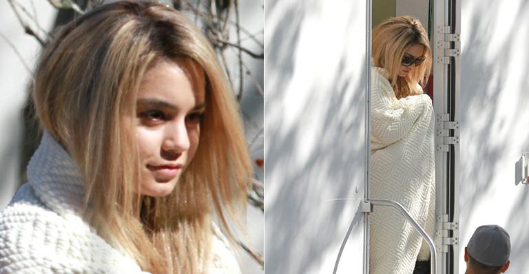 Vanessa Hudgens surge loira em set de filmagem