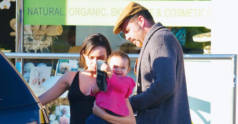 Billy Zane passeia com a filha em café de Los Angeles