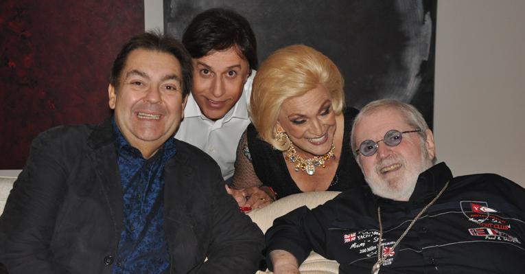 Tom Cavalcante e Hebe Camargo festejam aniversário juntos e recebem vips