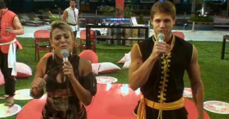 Brothers soltam a voz em festa com karaokê